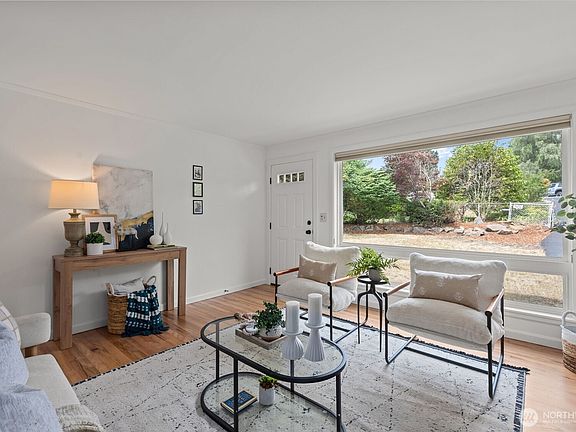 4th image of 901 NE 148th Street