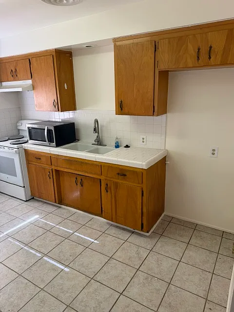 819 Washington Avenue - A — Photo 3