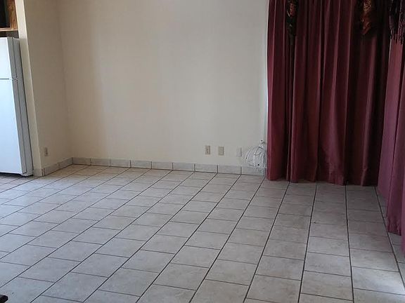 3rd image of 423 N Eastwood Ave