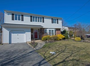 19 Priscilla Ave, Deer Park, NY 11729