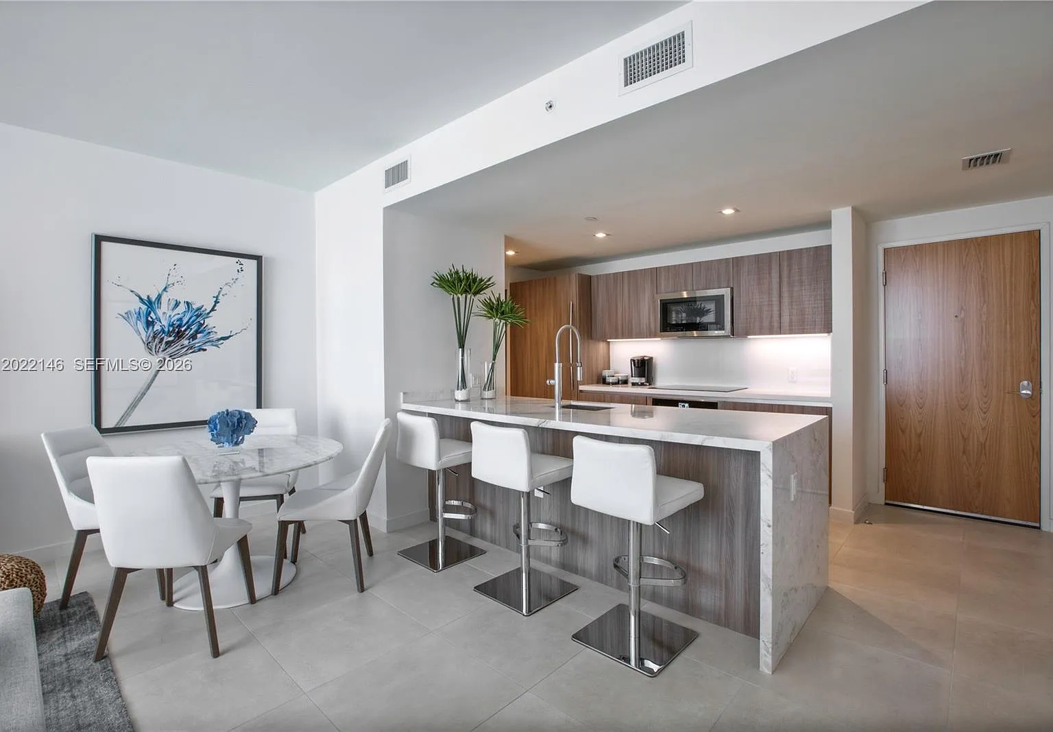 Tiffany House Condo — Photo 4