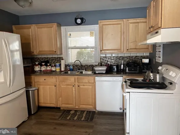 5 Burgess Ln, Willingboro, NJ 08046