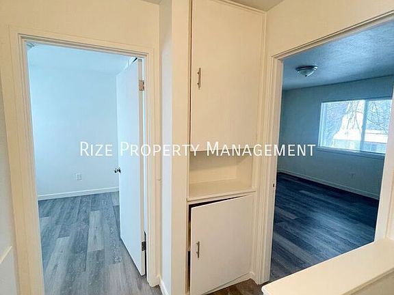 4th image of 1054 W Goodyear Ave #B