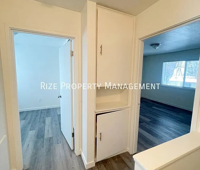 1054 W Goodyear Ave #B — Photo 4