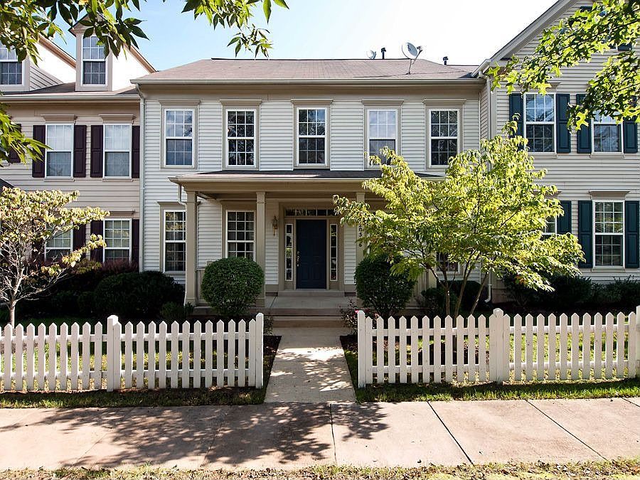 1st image of 20346 Portsmouth Blvd
