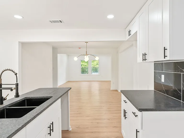 149 Edwards St NW — Photo 14