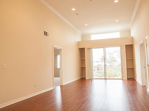 2nd image of 3328 Oakhurst Ave APT 303