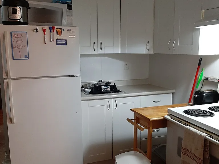 1242 College St #3 — Photo 2