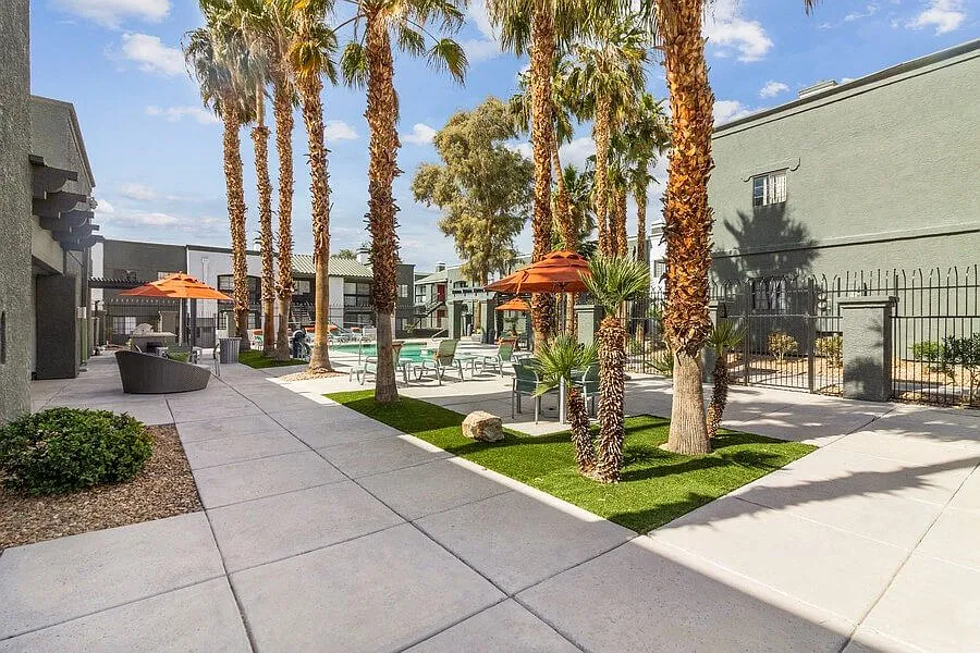 Viridian Palms — Photo 4