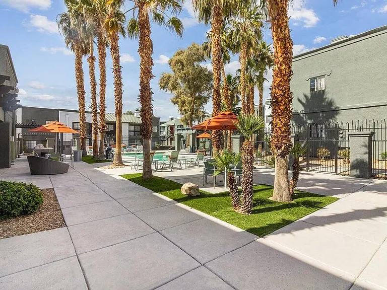 Viridian Palms — Photo 4