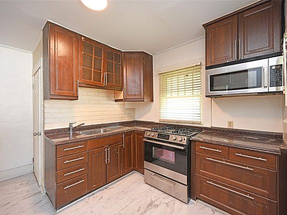 5th image of 3605 Woodbine Ave