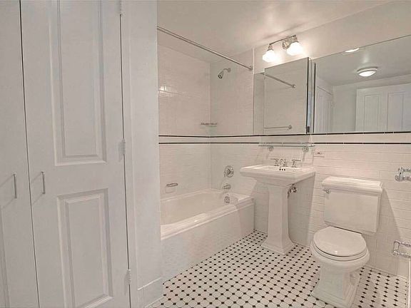 5th image of 325 W 43rd St #18