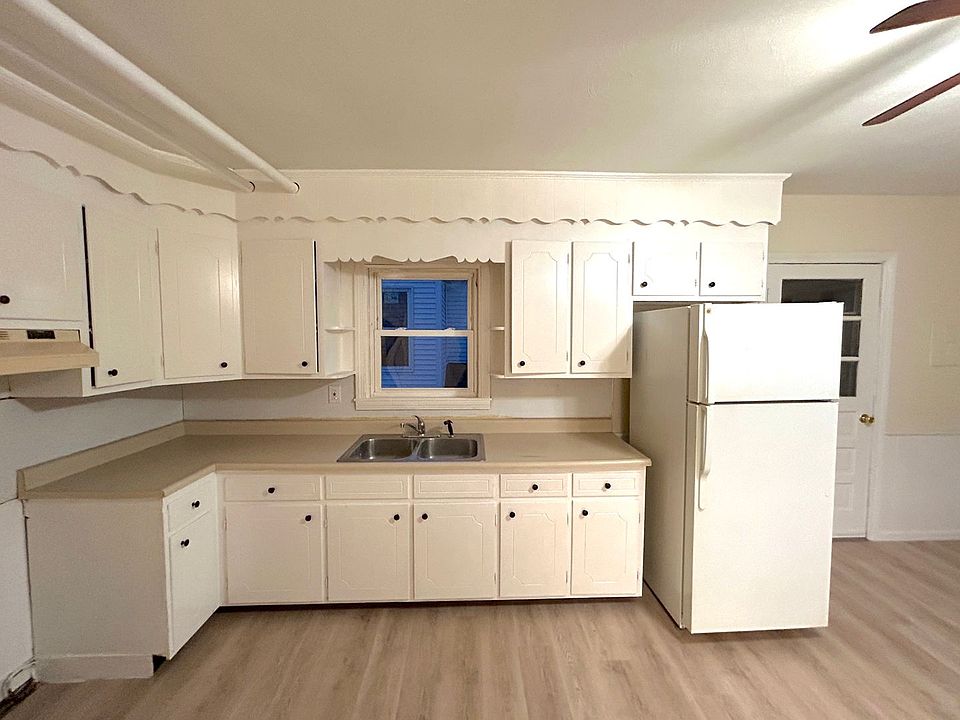 Charles 3 Charles St Chicopee MA Zillow