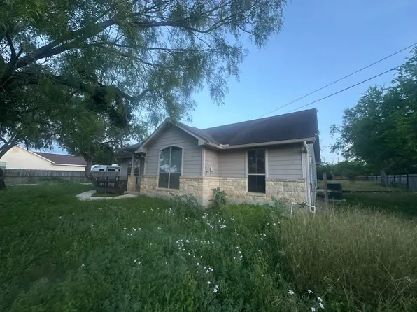 915 County Road 3822, San Antonio, TX 78253