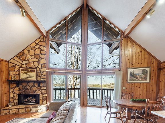3rd image of 363 Wildwood Cir