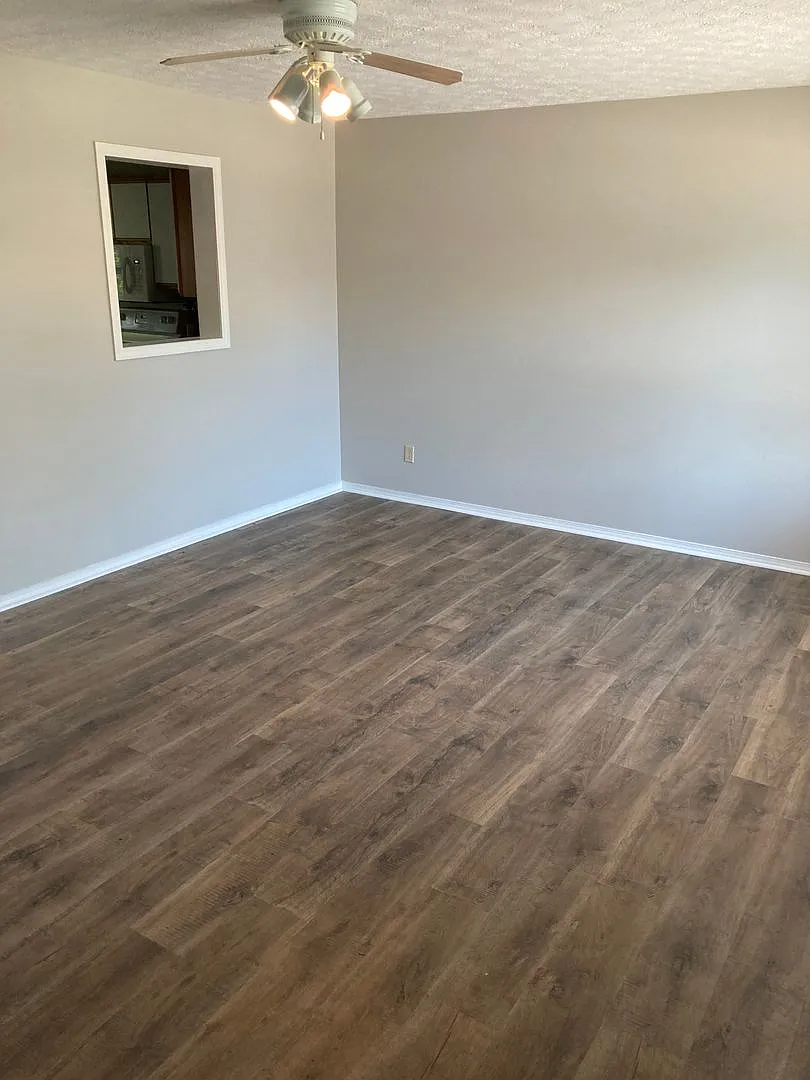 3 Bedroom, 1.5 bath Home — Photo 4