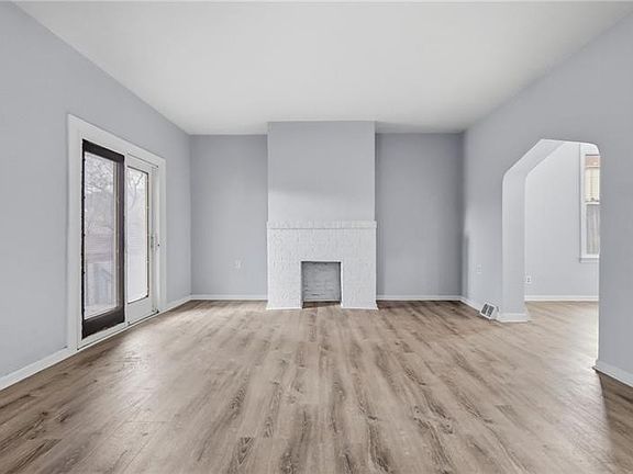 4th image of 228 Sylvan Walk