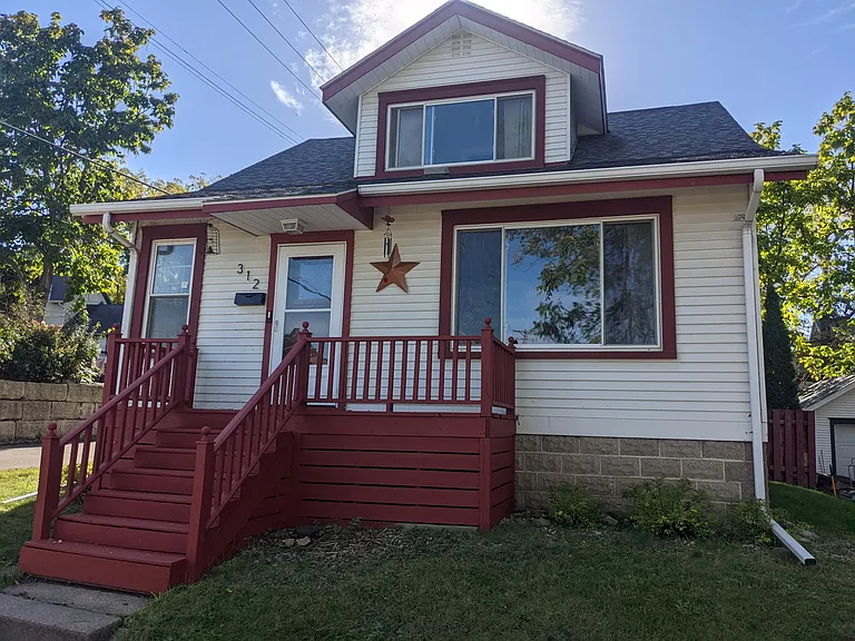 312 Dakota St — Photo 1