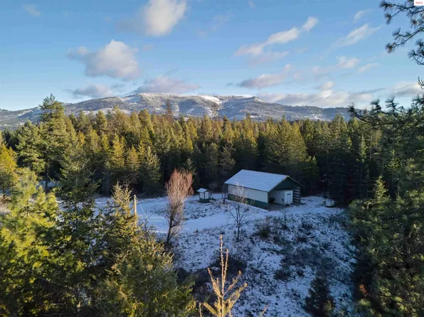 424 Sanborn Creek Rd, Priest River, ID 83856
