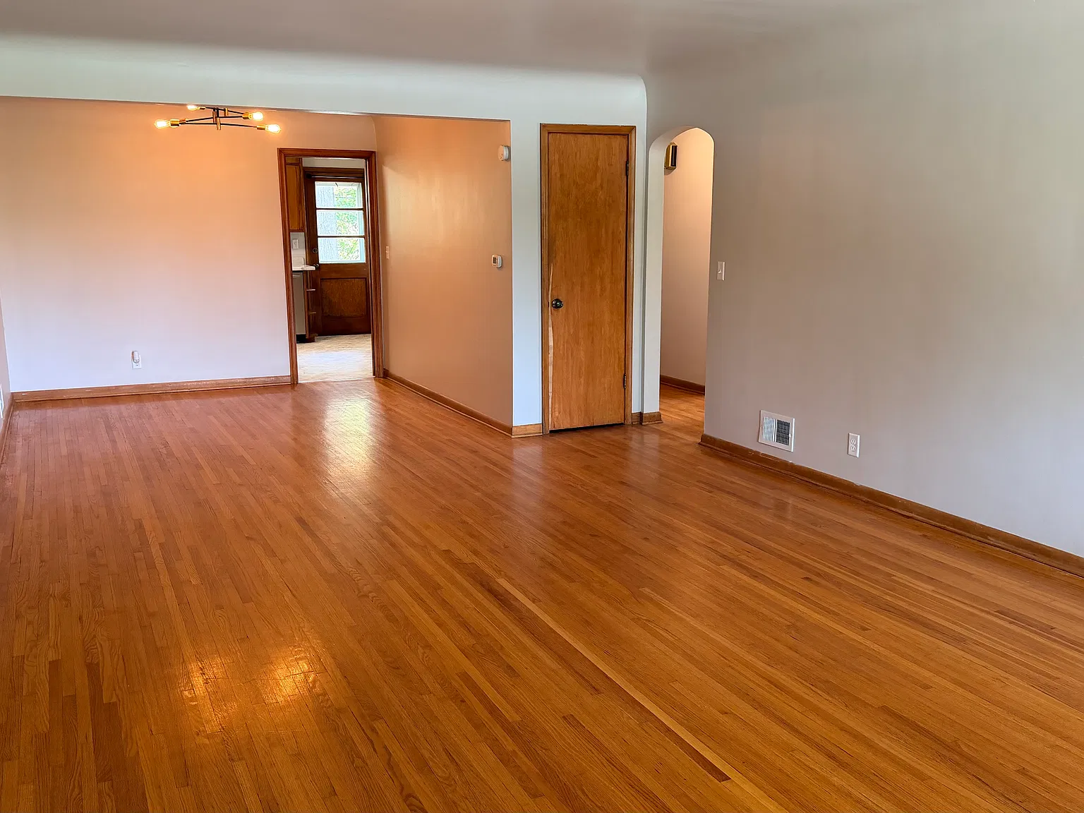 2 bed, 1245 sqft, $1,800 — Photo 4