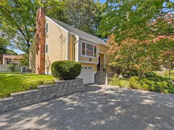 57 Faunce Dr, Providence, RI 02906