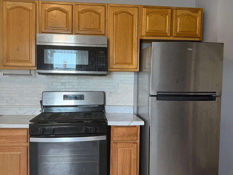 215 Rosette St #3R — Photo 3