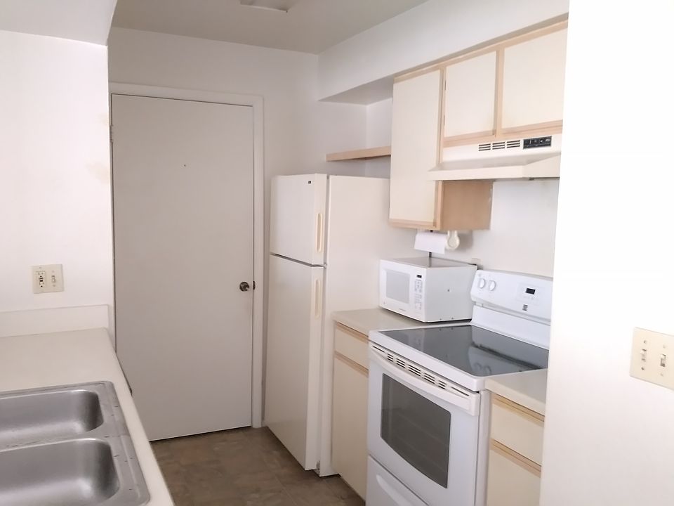 1st image of 3024 Parkway Blvd APT 302