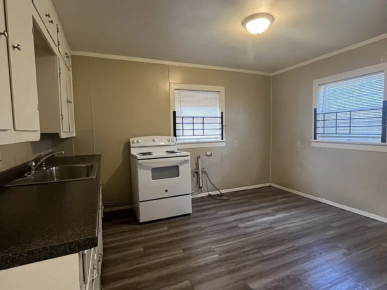 1902 45th St — Photo 6