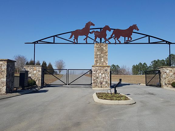 2nd image of 16 Cross Creek Trl