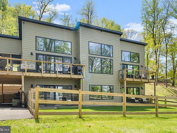 5th image of 753 Club House Rd