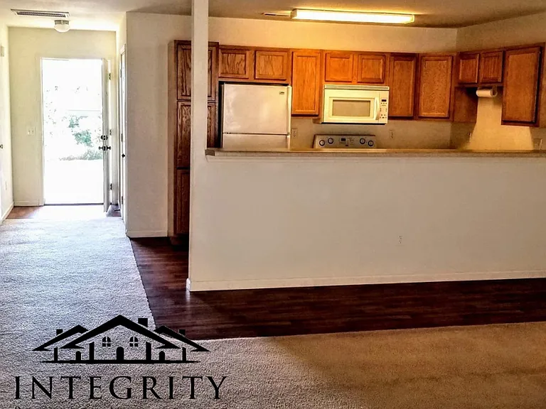 21067 Harbor Ln — Photo 4