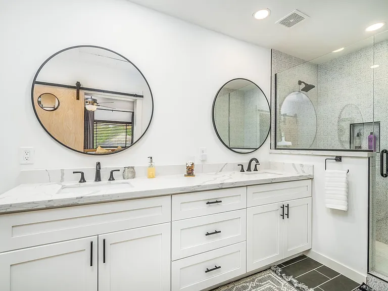 4344 E Clarendon Ave — Photo 30