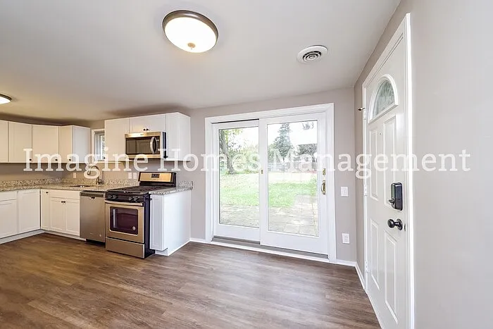1879 Hillsdale Dr — Photo 5