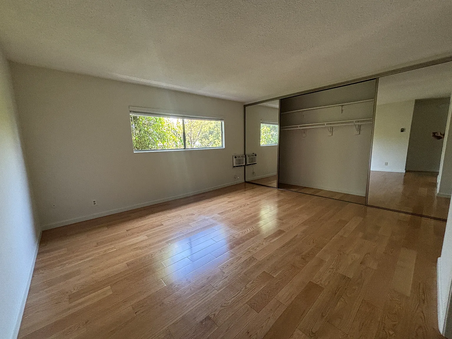 2 bed, 1.5 bath, 1000 sqft, $2,950 — Photo 4