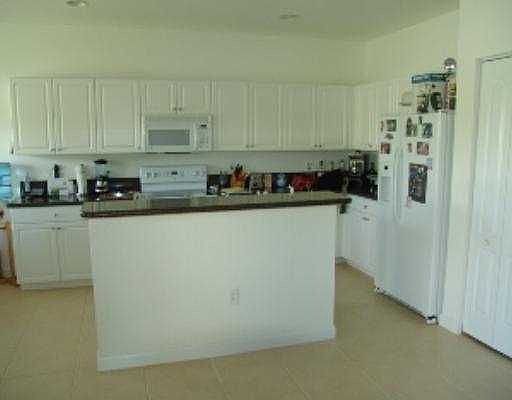 5th image of 196 NE 31st Ave