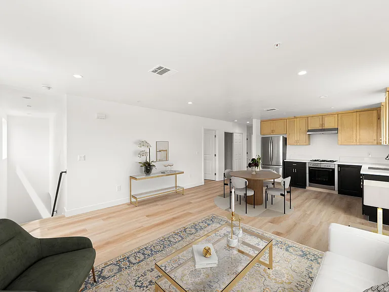 10020-10022 S Broadway St #10020-C — Photo 6