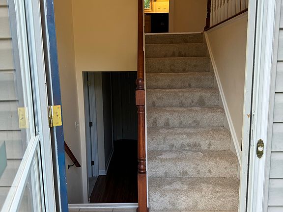 Split foyer entry way
