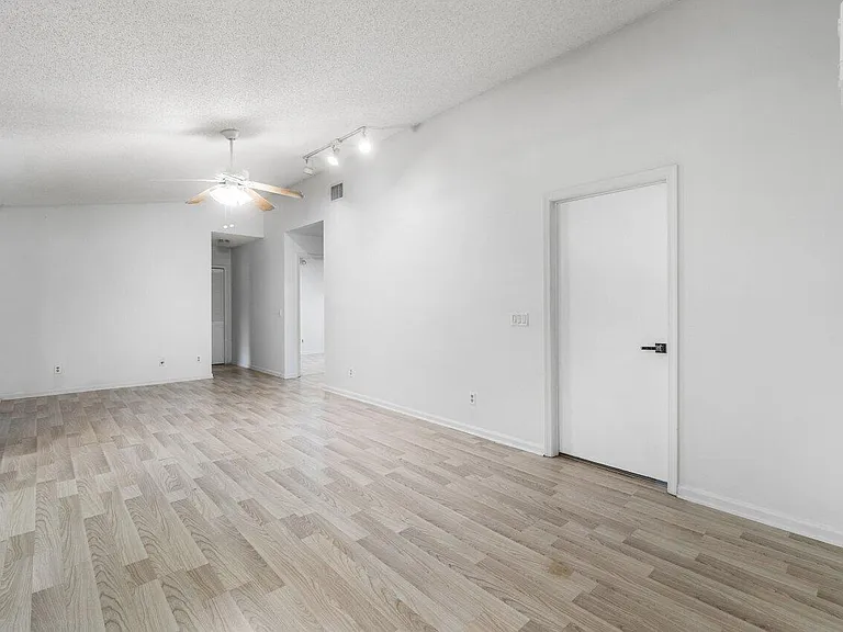 190 Parkwood Dr — Photo 6