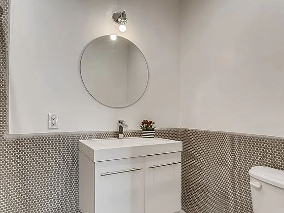 5th image of 11807 Courtleigh Dr APT 7