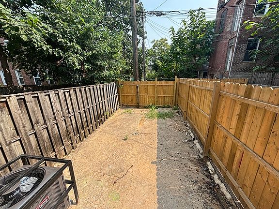 5th image of 2699 E Monument St