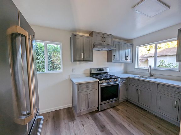 3rd image of 392 Brown St #1