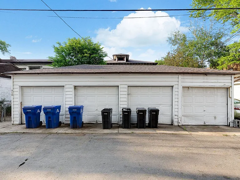 968 Goodrich — Photo 29