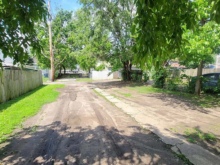 86 N Holmes Ave #A — Photo 17