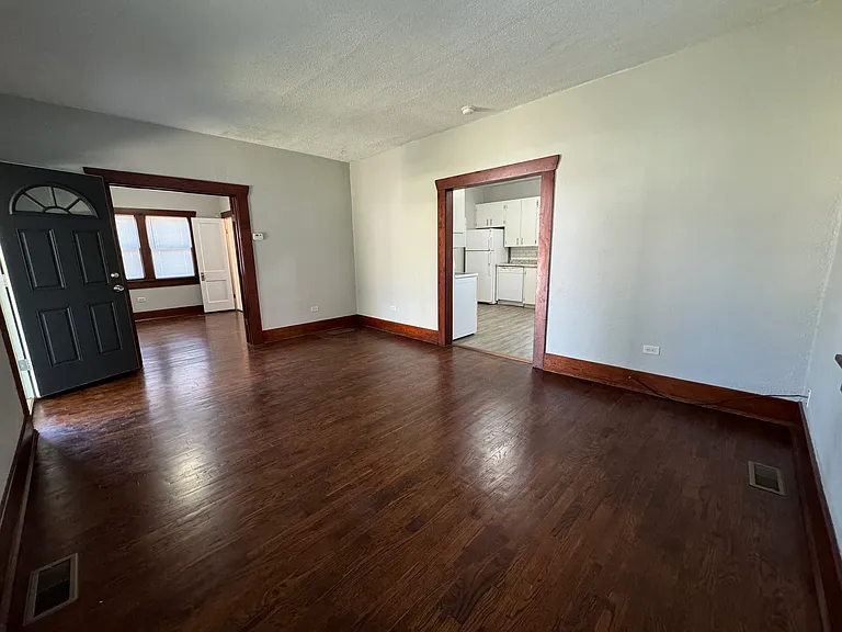 225 N Charles St — Photo 2