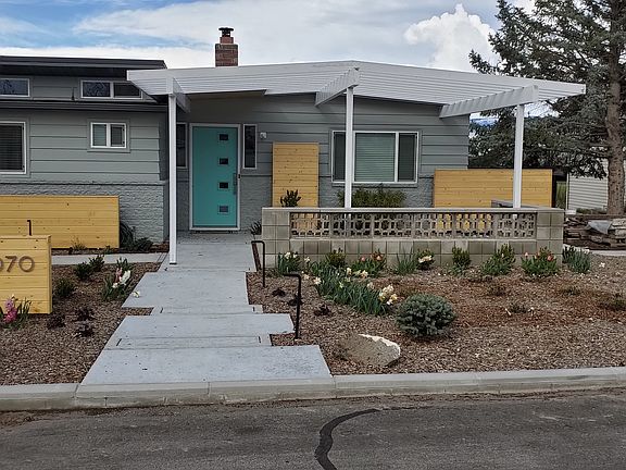 Entryway/courtyard