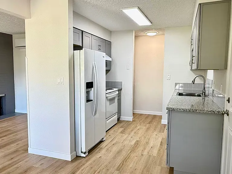 10919 SE 5th St — Photo 3