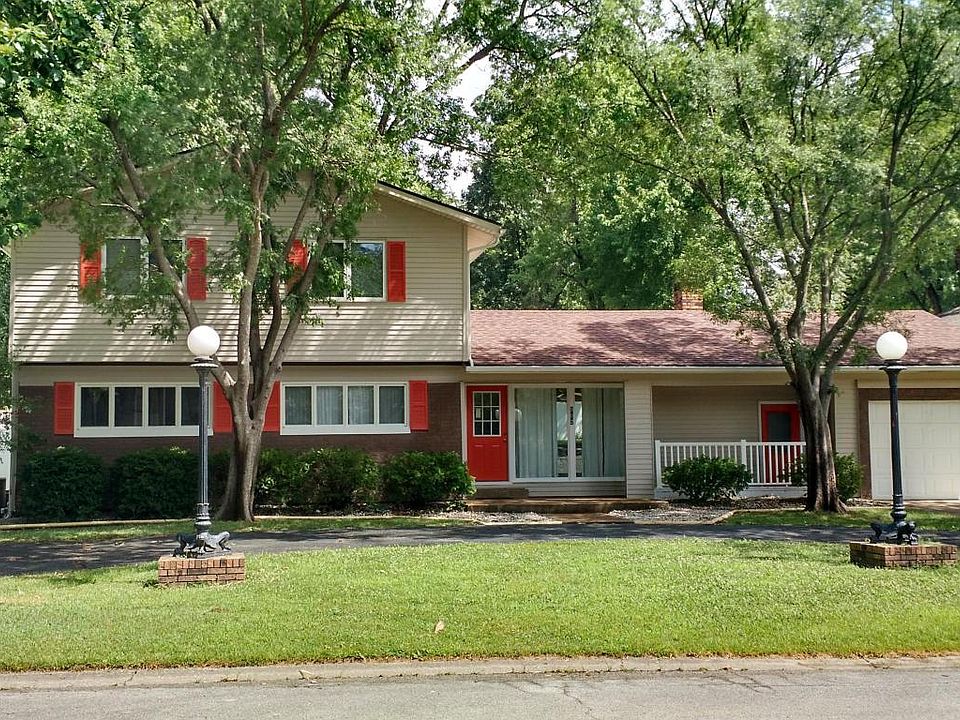 1st image of 902 Valley Dr