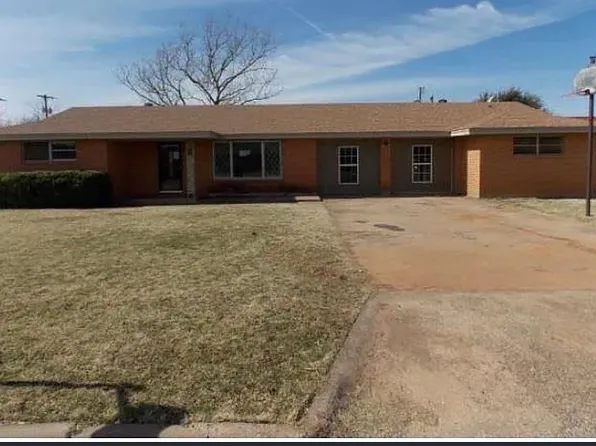109 S Crescent Dr, Electra, TX 76360
