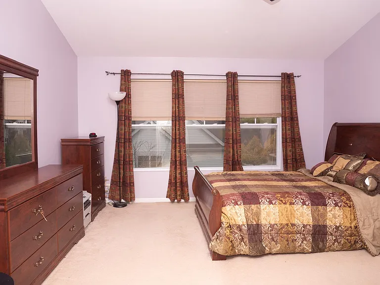 506 Grosvenor Ln — Photo 2