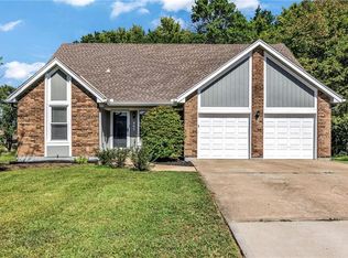 902 SE 5th Ter, Lees Summit, MO 64063